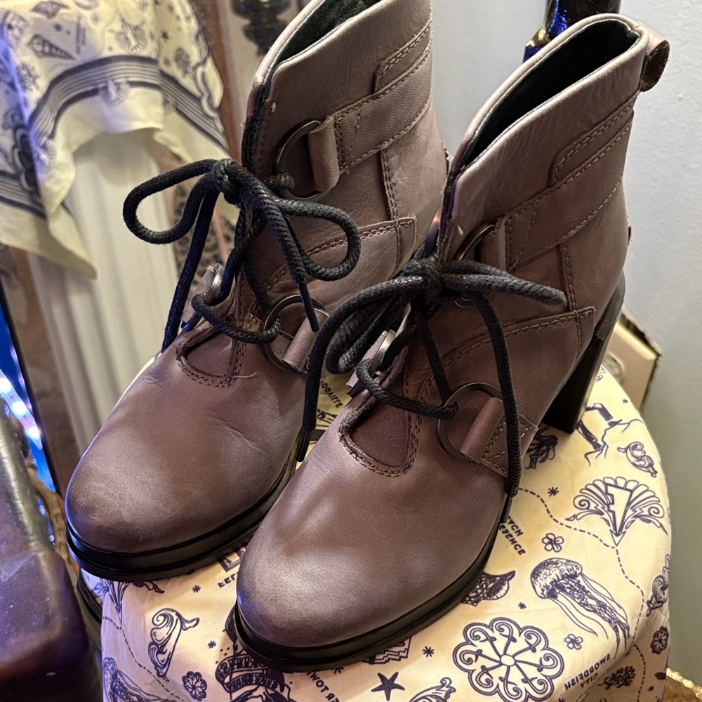 Sorel Taupe Lace-Up Heeled Ankle Boots
